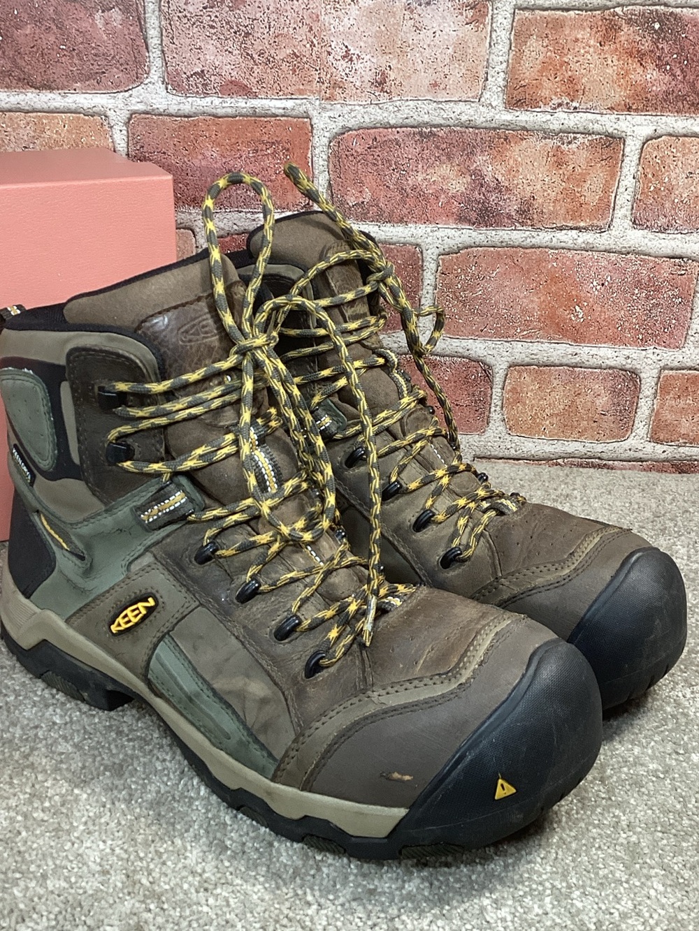KeenMens Utility Davenport Composite toe waterproof work boots size 10 D